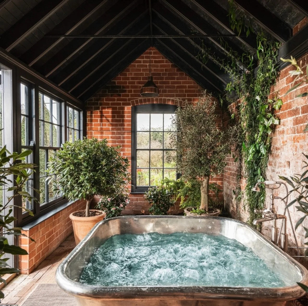 On my holiday wish list: A Copper Outdoor Bath! These are so beautiful and an eco-friendly alternative to the traditional Hot Tub. Adding sculptural beauty, sustainability and serenity to outdoor spaces.

Embracing the natural properties of copper, t