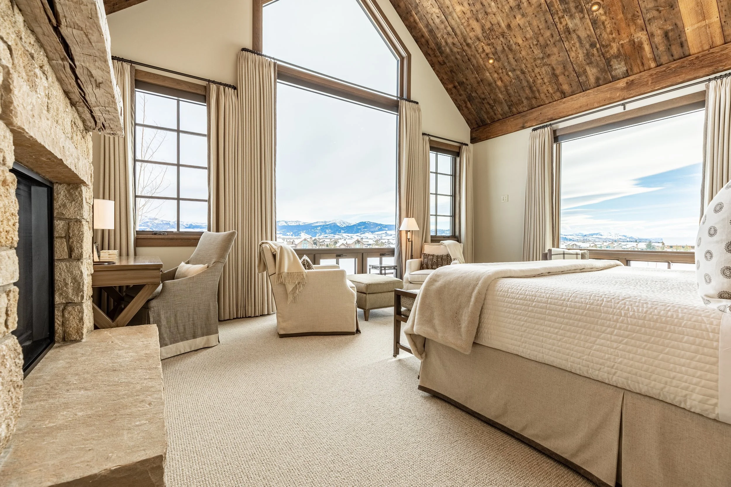 16. Primary bedroom .jpg