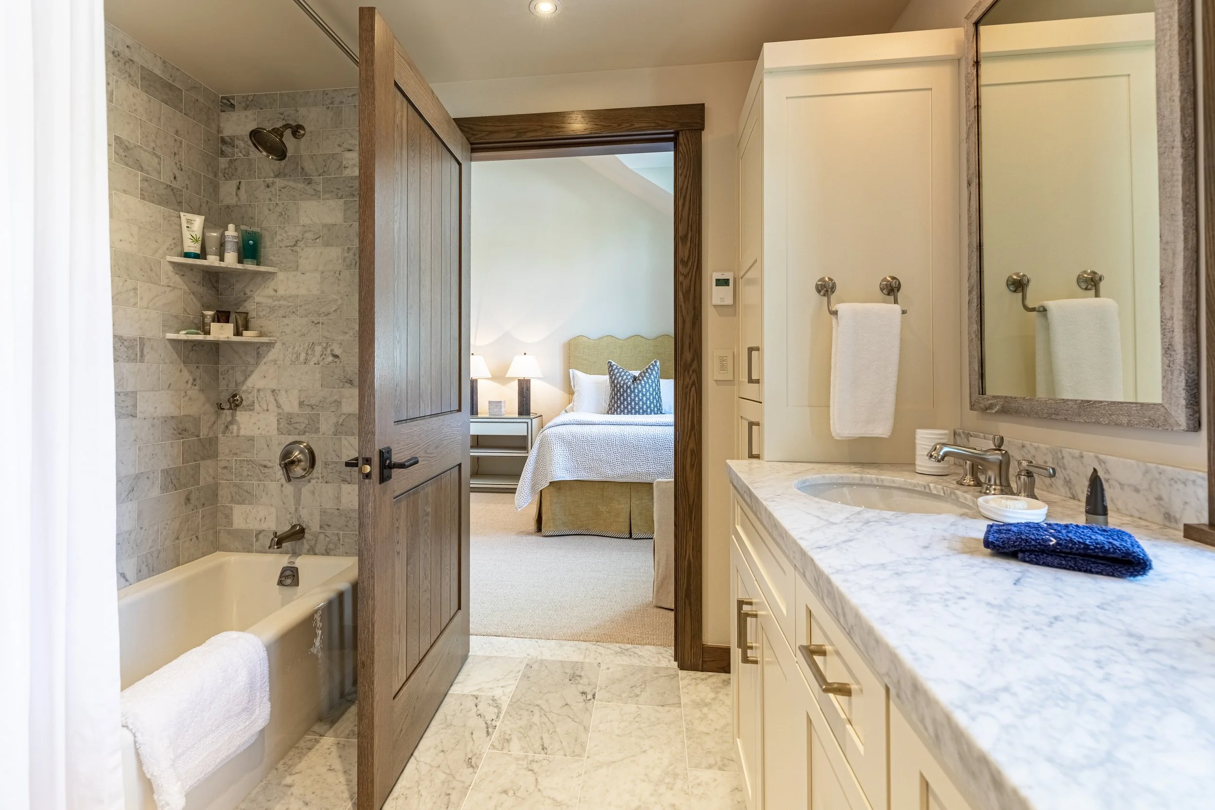 26. Guest room 3 bath .jpg