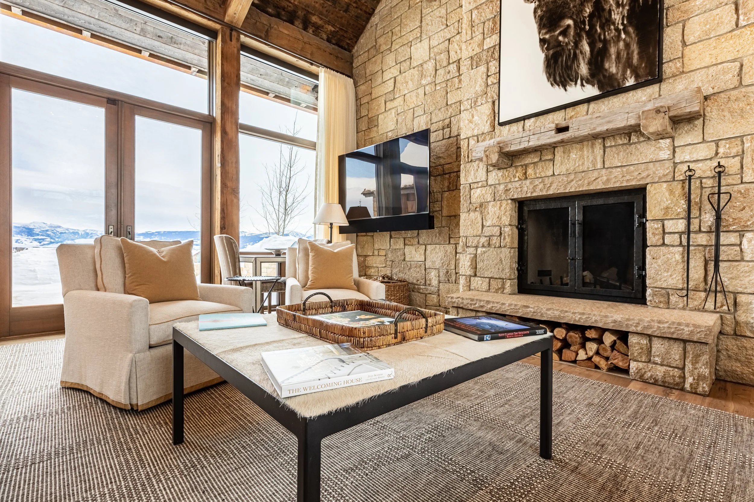 13. 7200 N Bowman Road Livingroom 3.jpg