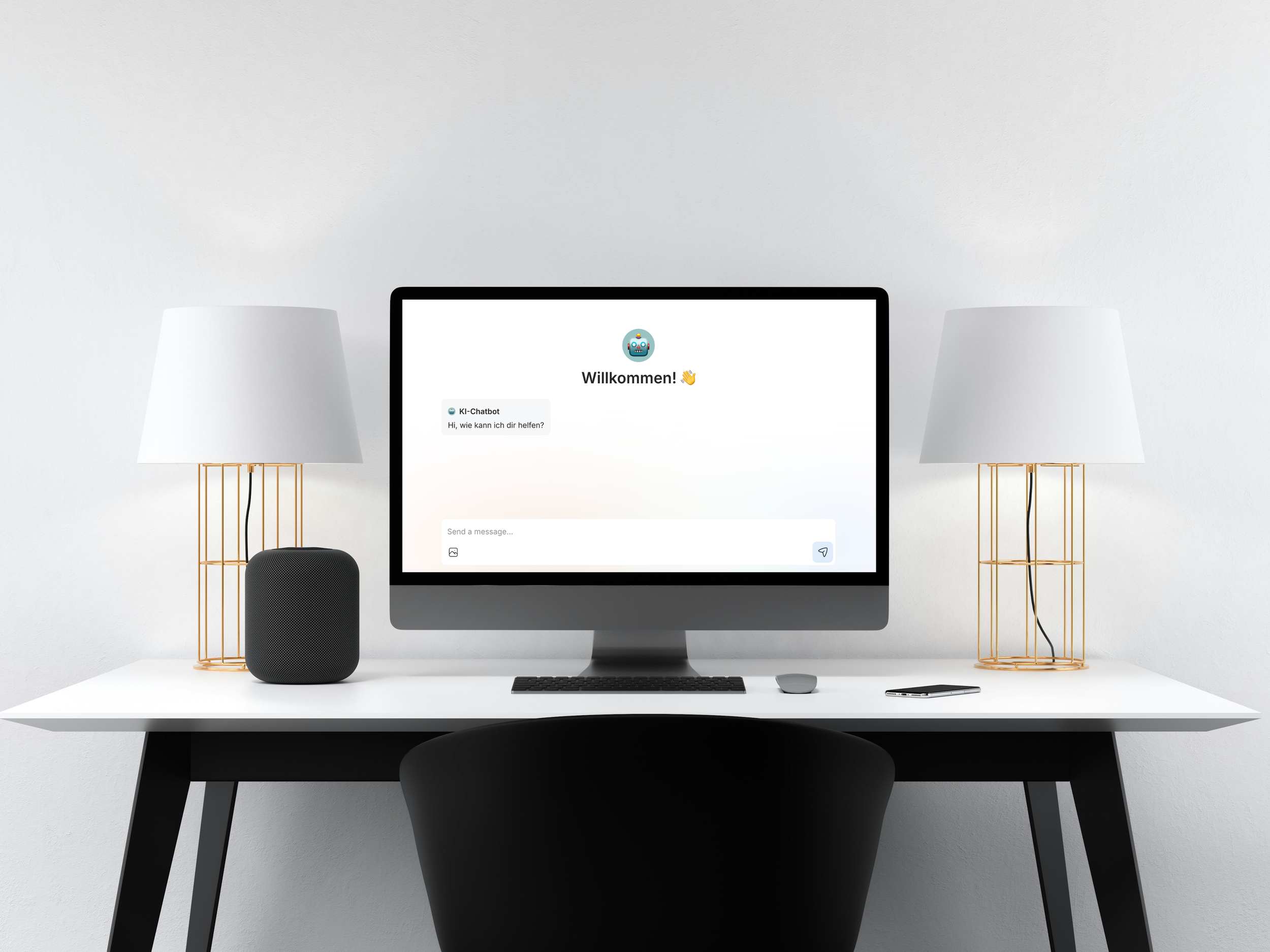 Schreibtisch mit Computer, zwei Lampen, einem Lautsprecher und einem Smartphone, in einem minimalistischen Raum mit weißer Wand.