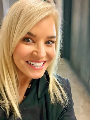 Lora Beth Global Headshot