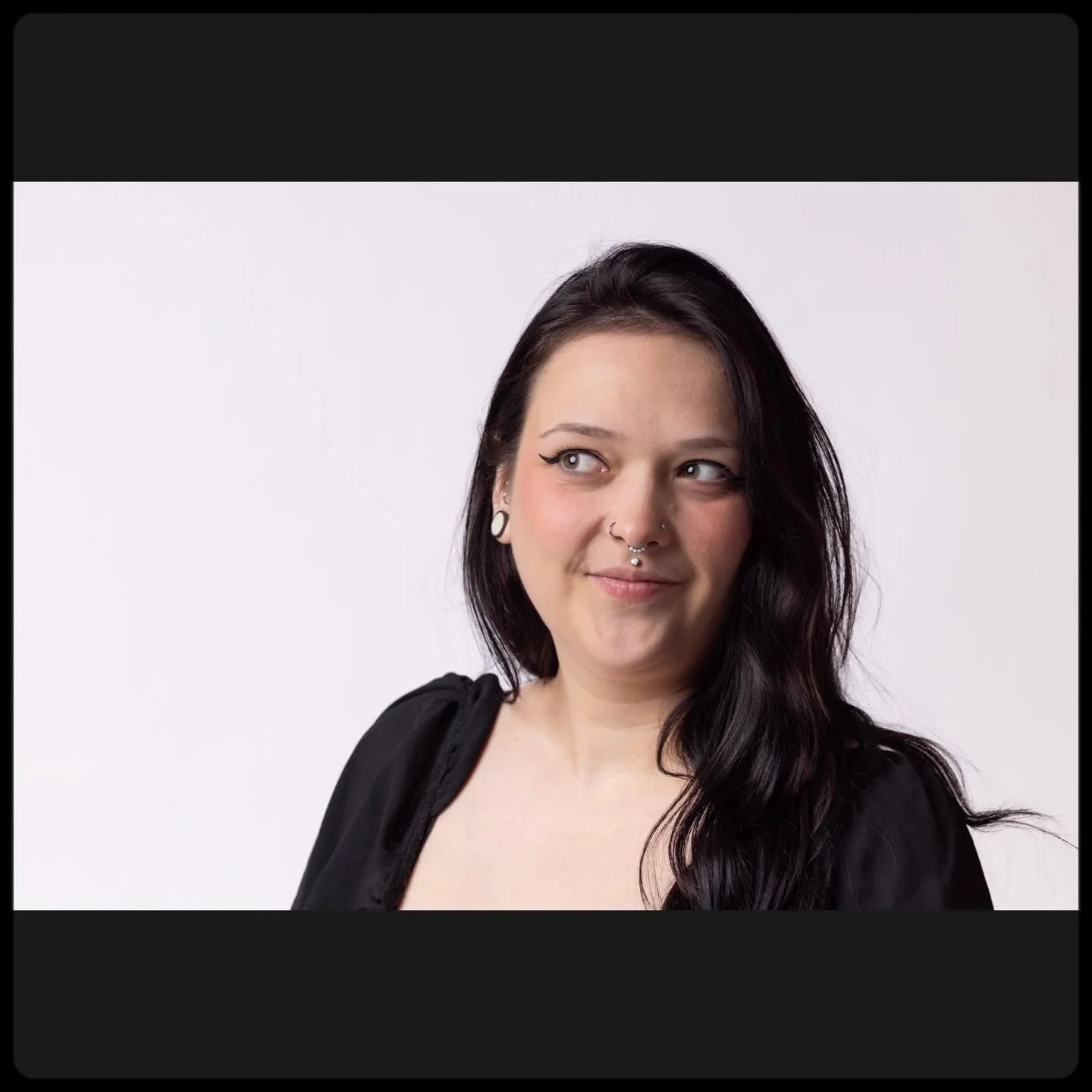 🖤 BIG NEWS 🖤
This Valentine&rsquo;s Day, we&rsquo;re popping the question&hellip;
will you let us pierce you? 👀 

We&rsquo;re beyond excited to have Sarah with us! She&rsquo;ll be piercing later this week and is taking appointment inquiries now. W