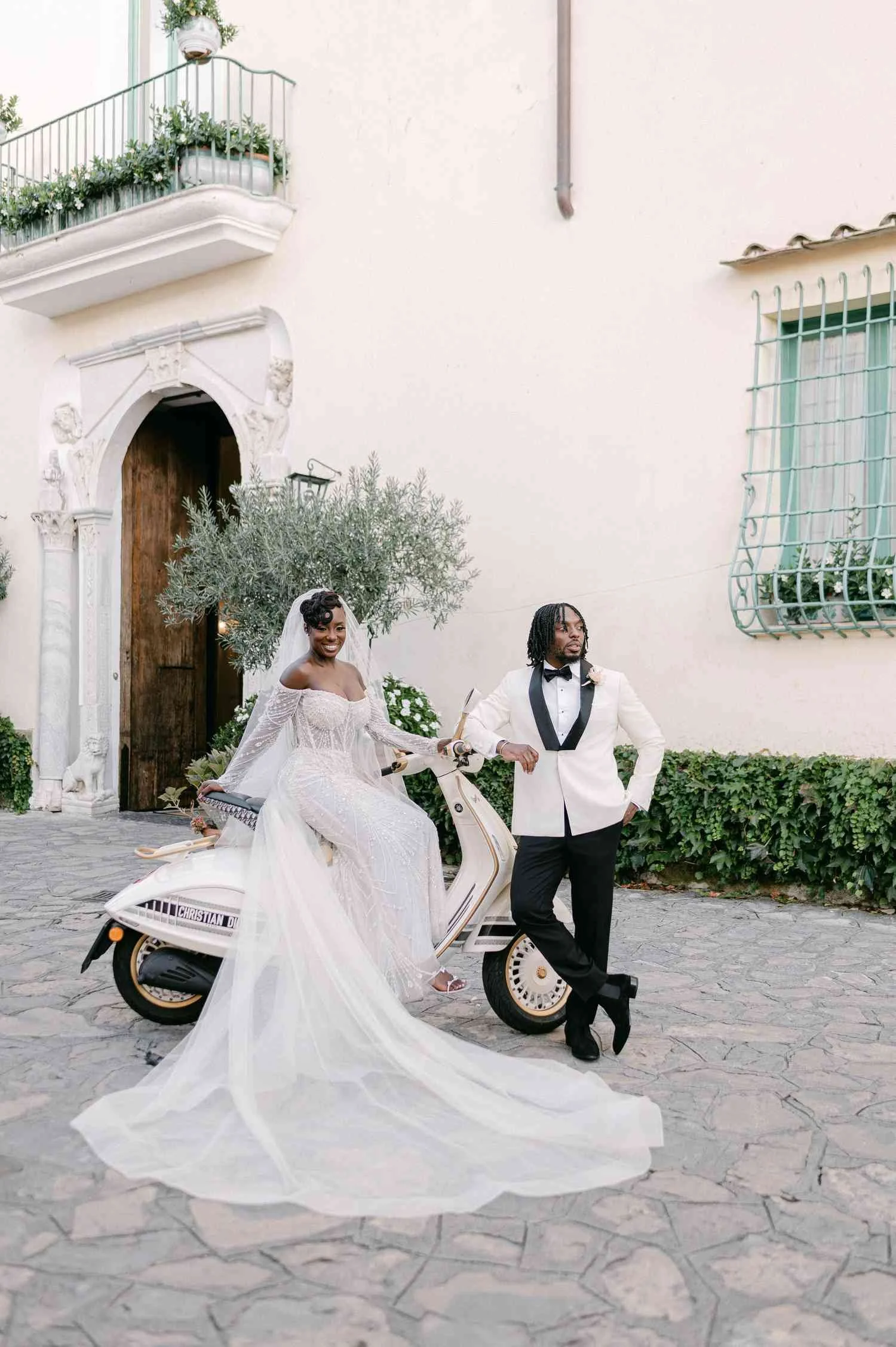 17-elegant-ravello-italy-destination-wedding-couple-portrait-terri-baskin-0225-e344568f72c5481ba5cea21b1a480b1d.jpg