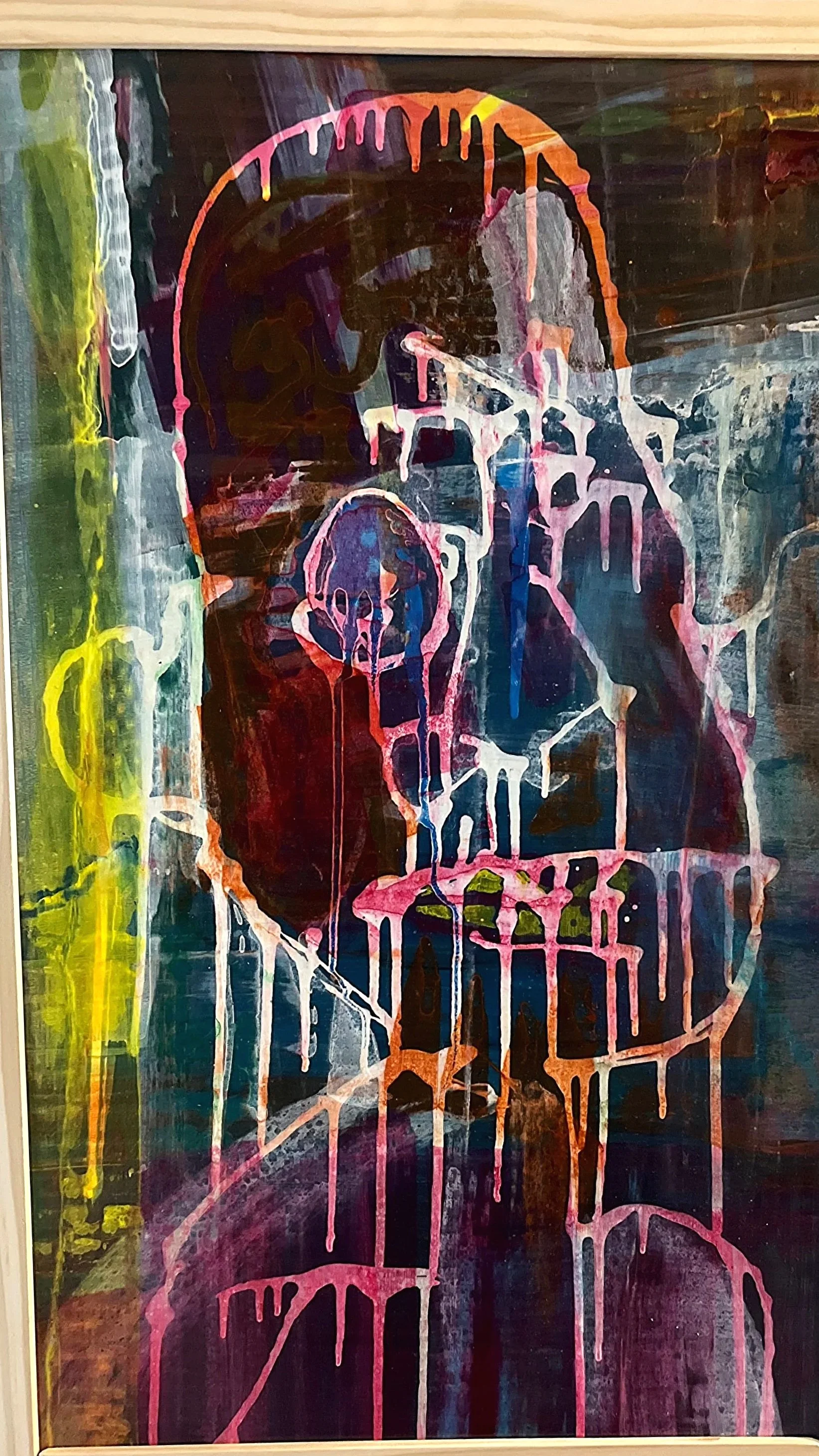 DRIPPING FIGURE — figure allowed to pull downward through gravity and flow