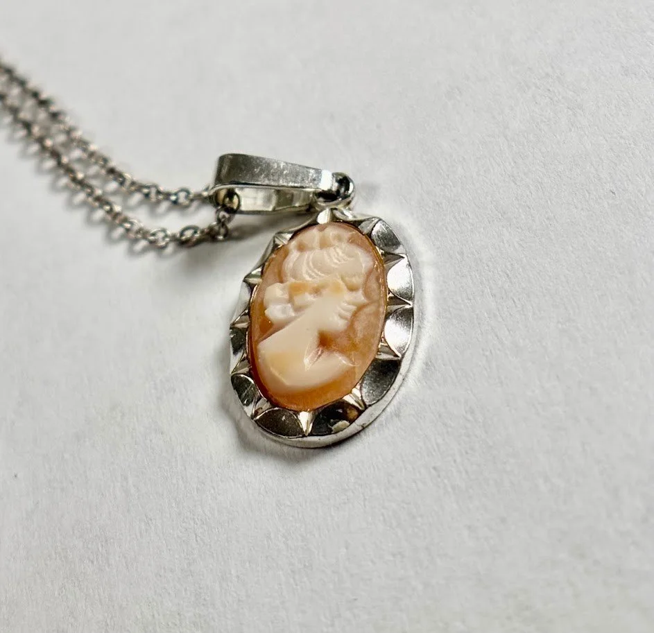 Vintage Shell Cameo Pendant Necklace in Sterling Silver