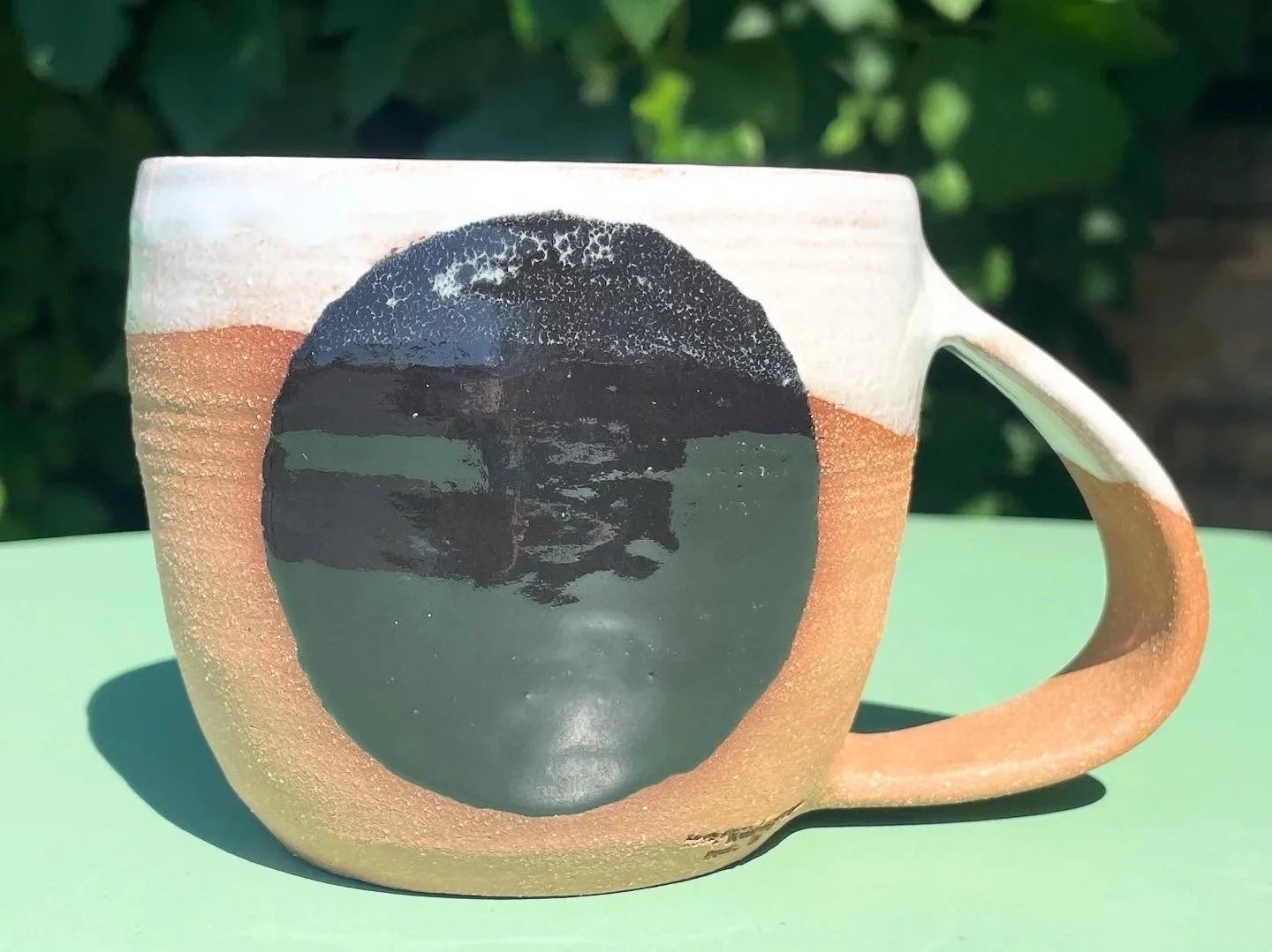 Retro black gloss circle glazed mug in brown speckled clay