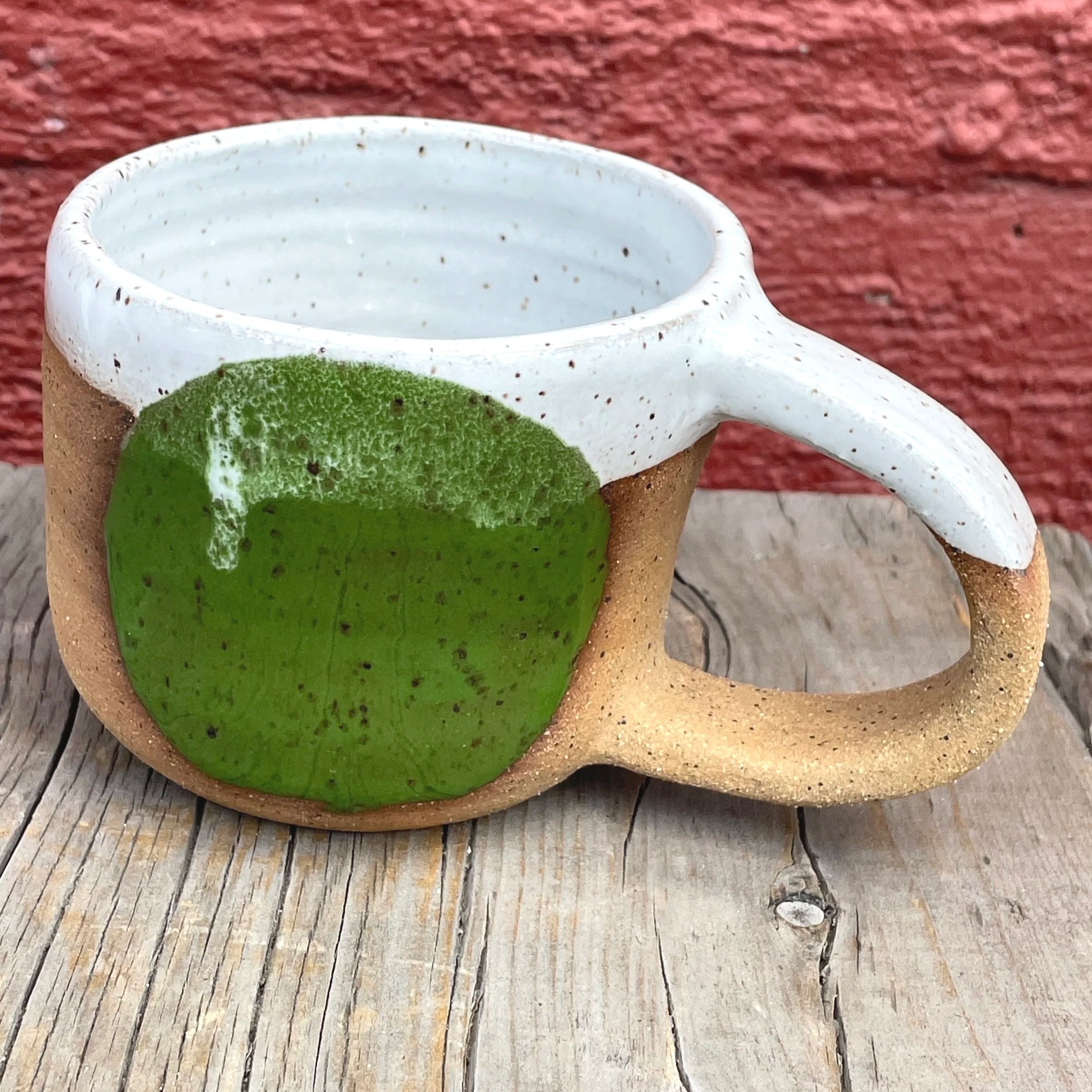 Retro gloss circle glazed mug in brown speckled clay