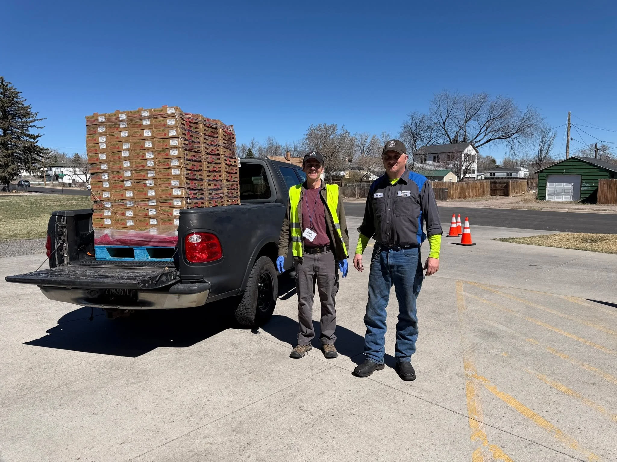 THANK YOU to Graber Diesel Repair @grabersdiesel  for the 1/2 pallet of wonderful fresh raspberries donated to the pantry today! We LOVE giving out fresh produce and fruit, and we're so grateful for your donation!