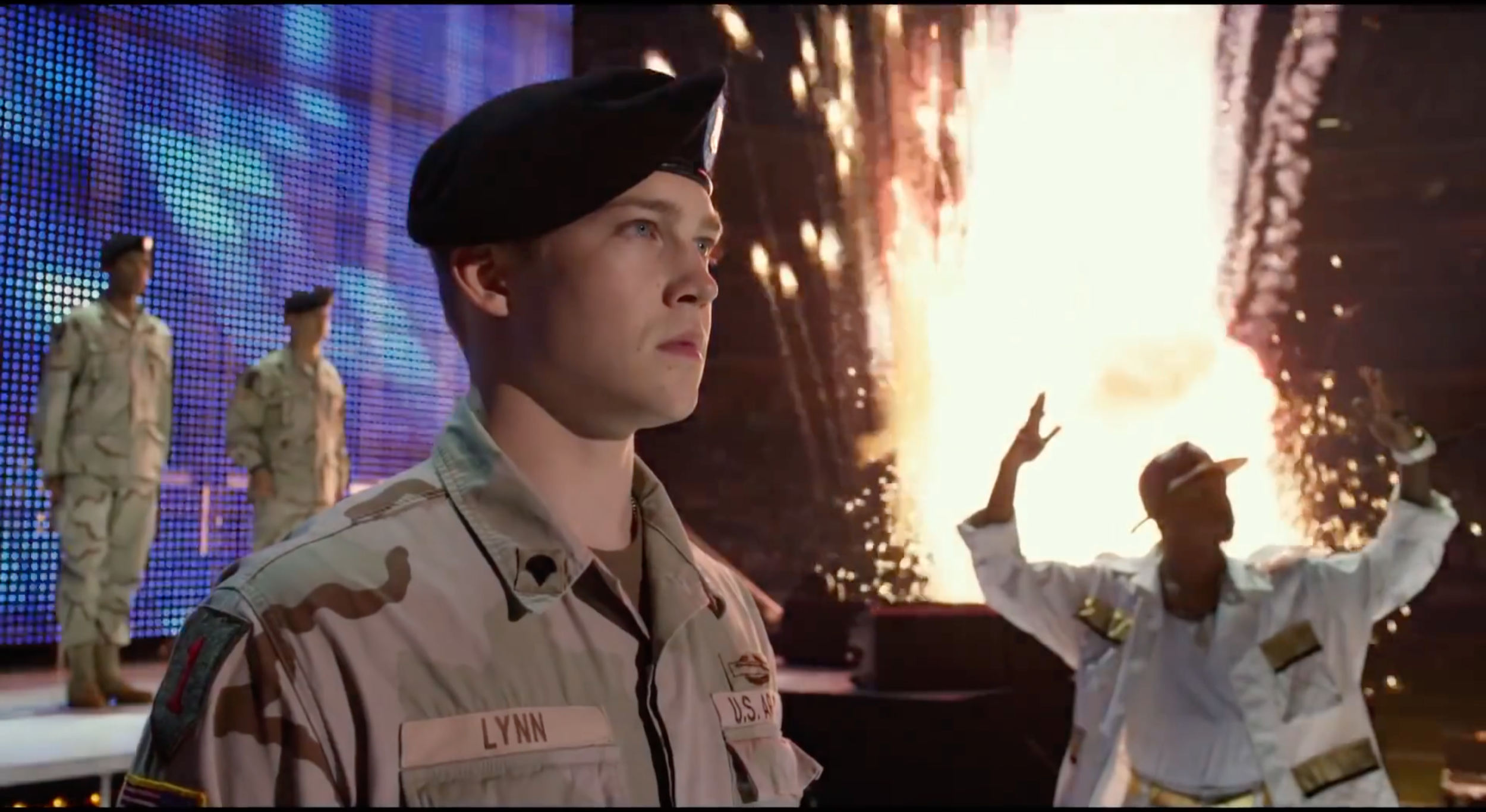 BILLY LYNN'S LONG HALFTIME WALK, DIRECTOR ANG LEE