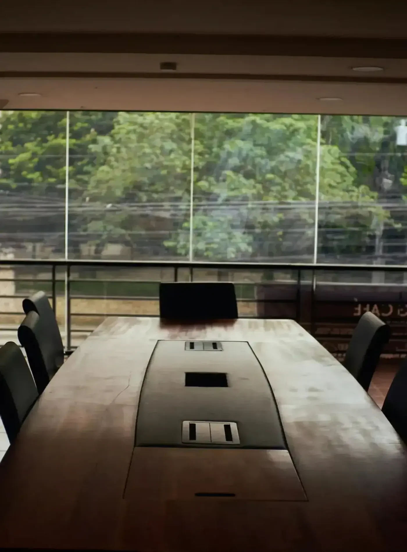 xecutive boardroom in Seoul with city view reflecting private, senior-level advisory engagements