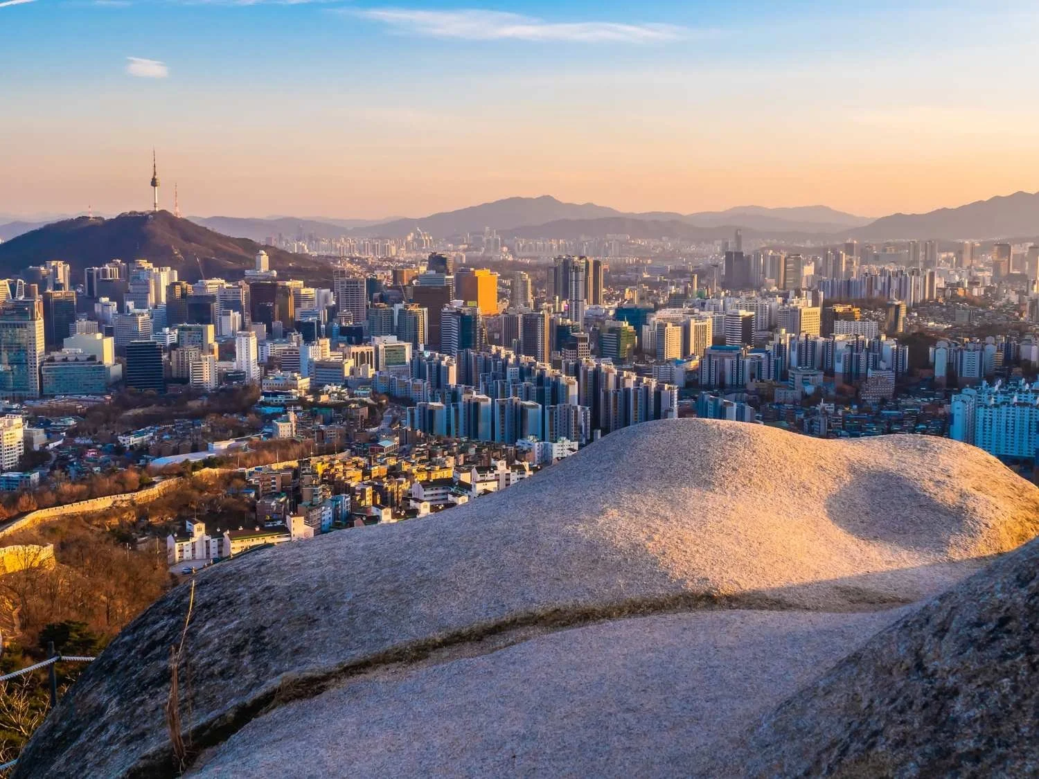 Early morning Seoul city skyline in soft light, symbolizing calm strategy and long-term business vision