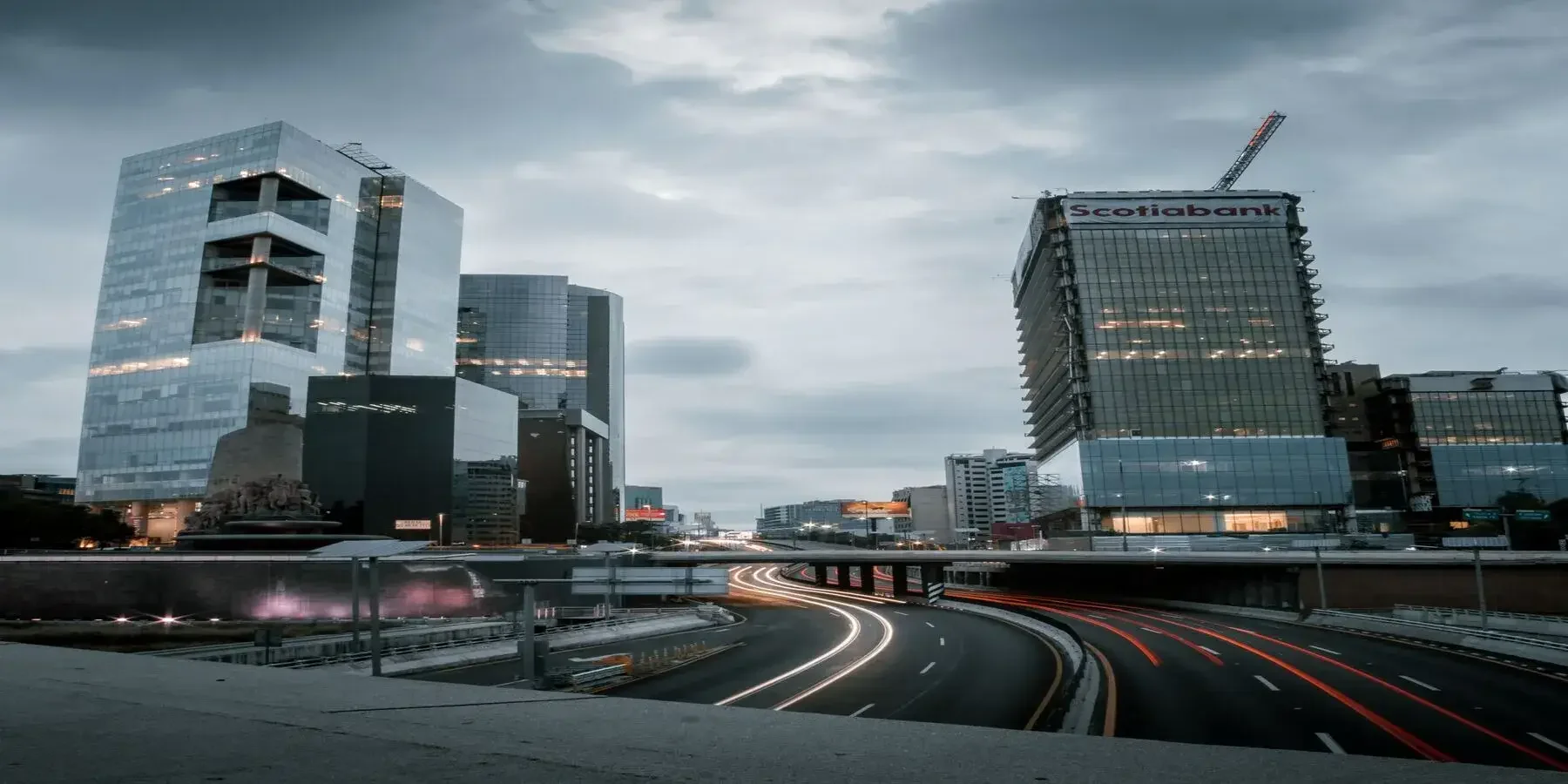 Business city and time concept illustrating the difference between short decision cycles and long investment cycles