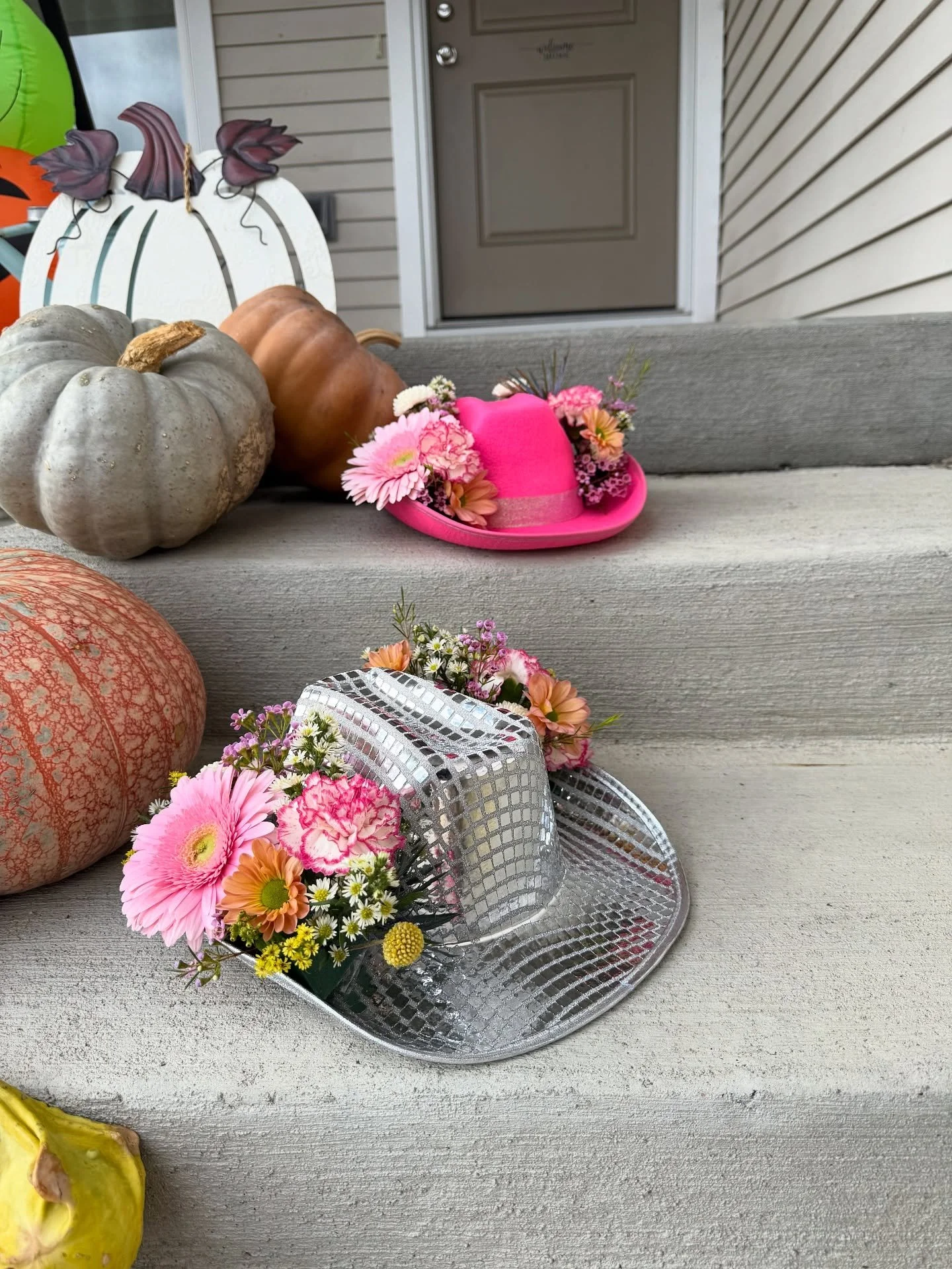 💕🤠 Let&rsquo;s go girls! 🤠💕

I got to &ldquo;floraify&rdquo;&mdash;yep, I&rsquo;m making that a word&mdash;some adorable cowboy hats for the cutest little one&rsquo;s first birthday party! I had so much fun figuring out how to combine those hats 