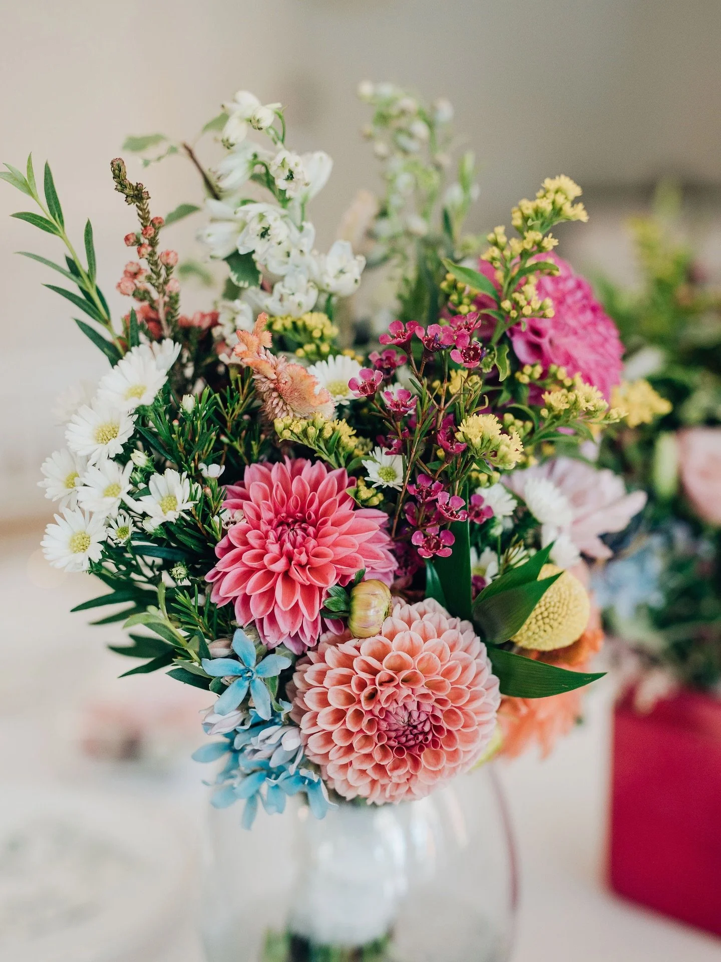 I&rsquo;ve been a bit quiet this week because I jetted off to Mexico for a vacation last Saturday, but before I left, I had the pleasure of delivering these stunning blooms for Baileigh and Jacob&rsquo;s dazzling wedding! We embraced a wildflower the