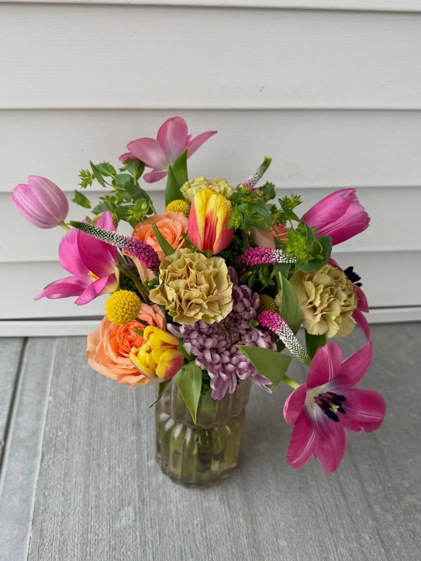 Fridge clean-out, but make it pretty. 💐

Made this one for myself with leftover stems and used it as a chance to play with reflexed tulips for the first time. A little experimenting, a little flower therapy, and honestly&hellip; I&rsquo;m so into it