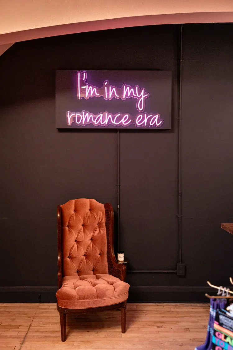neon sign "i am in my romance era"