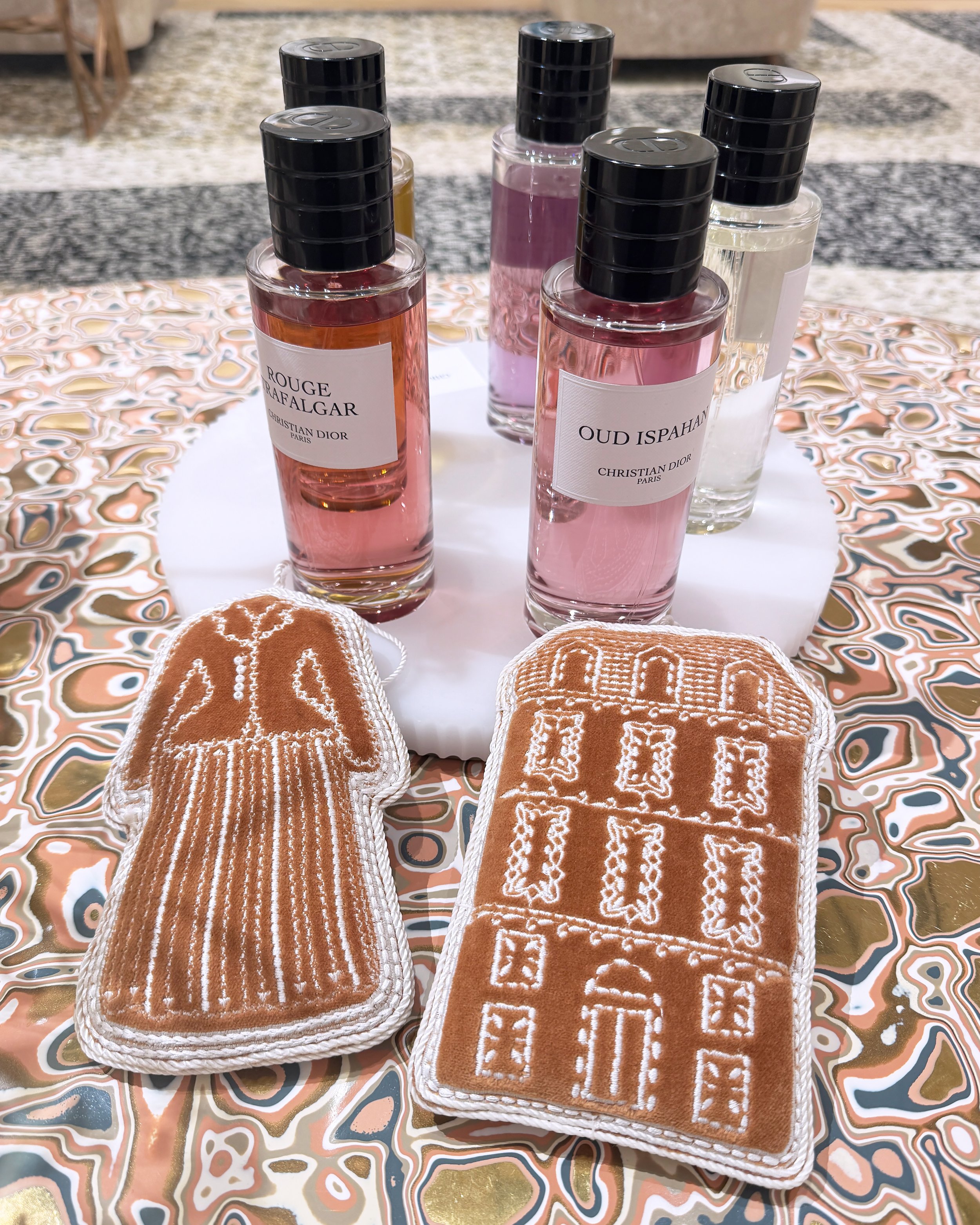 CHRISTMAS ORNAMENT CUSTOMIZATION 