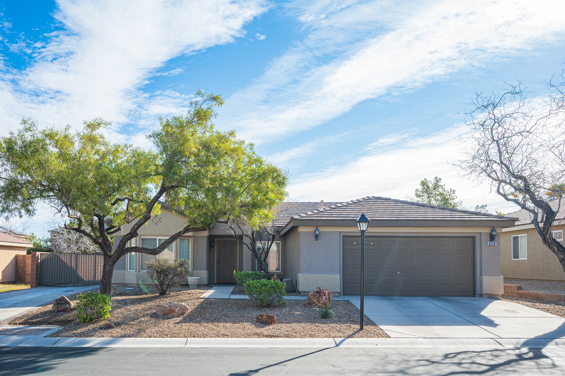8228 Willow Cabin St-101.jpg