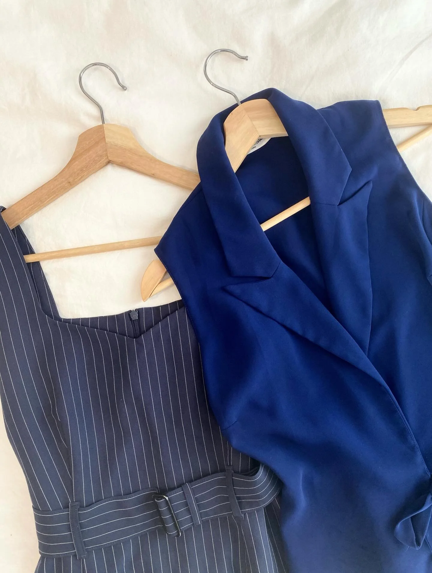 A few of our favourite from our recent drop 💛
.
1. Amanda Uprichard Sleeveless Wrap Vest Dress

Price: $68 (Estimated Retail Value: $220)
Size: S
Colour: Blue
Fabric: 100% Polyester
Made in China
Condition: Good-minor signs of wear

.
2. Banana Repu