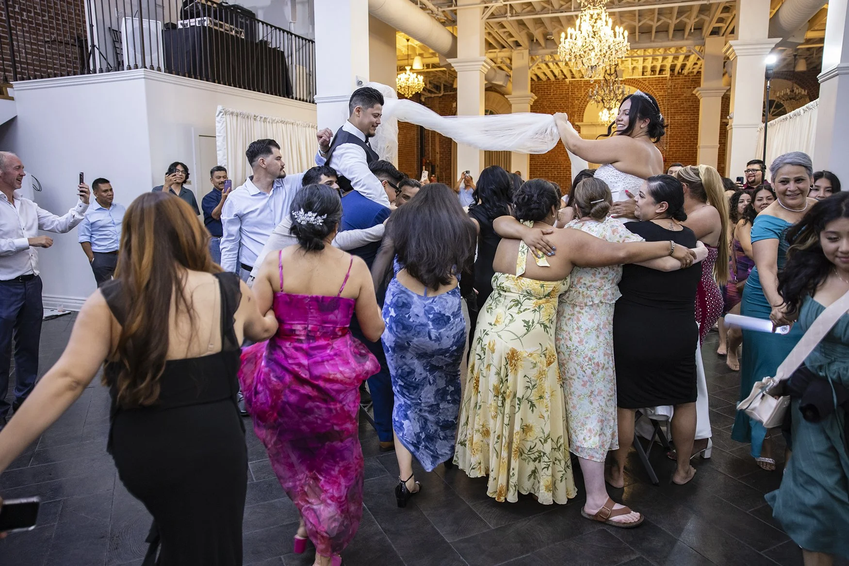 1990  W Arturo & Ana www.yesds.com.jpg