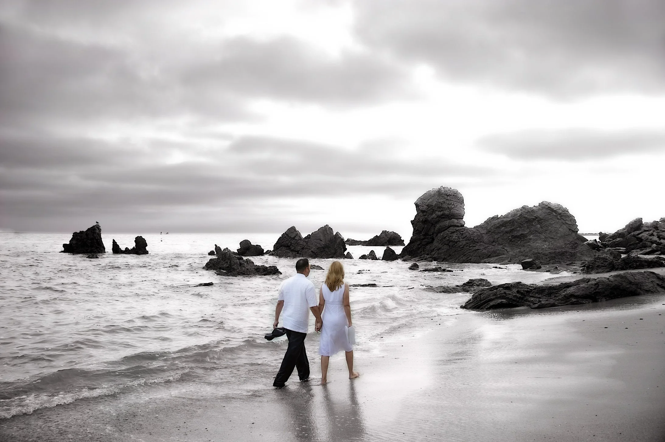 JaimeMiriam engagement walking by www.yesds.com.jpg