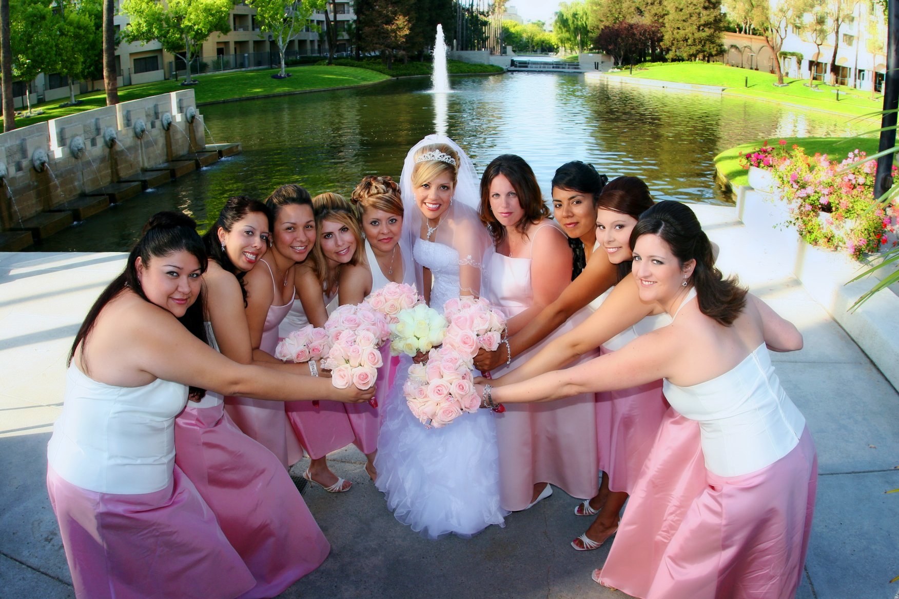 JaimeMiriam big bouquet by www.yesds.com.jpg