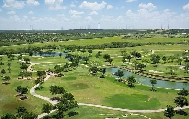 Golf Course Landscaping: How Design, Land Shaping, and Nature Come Together