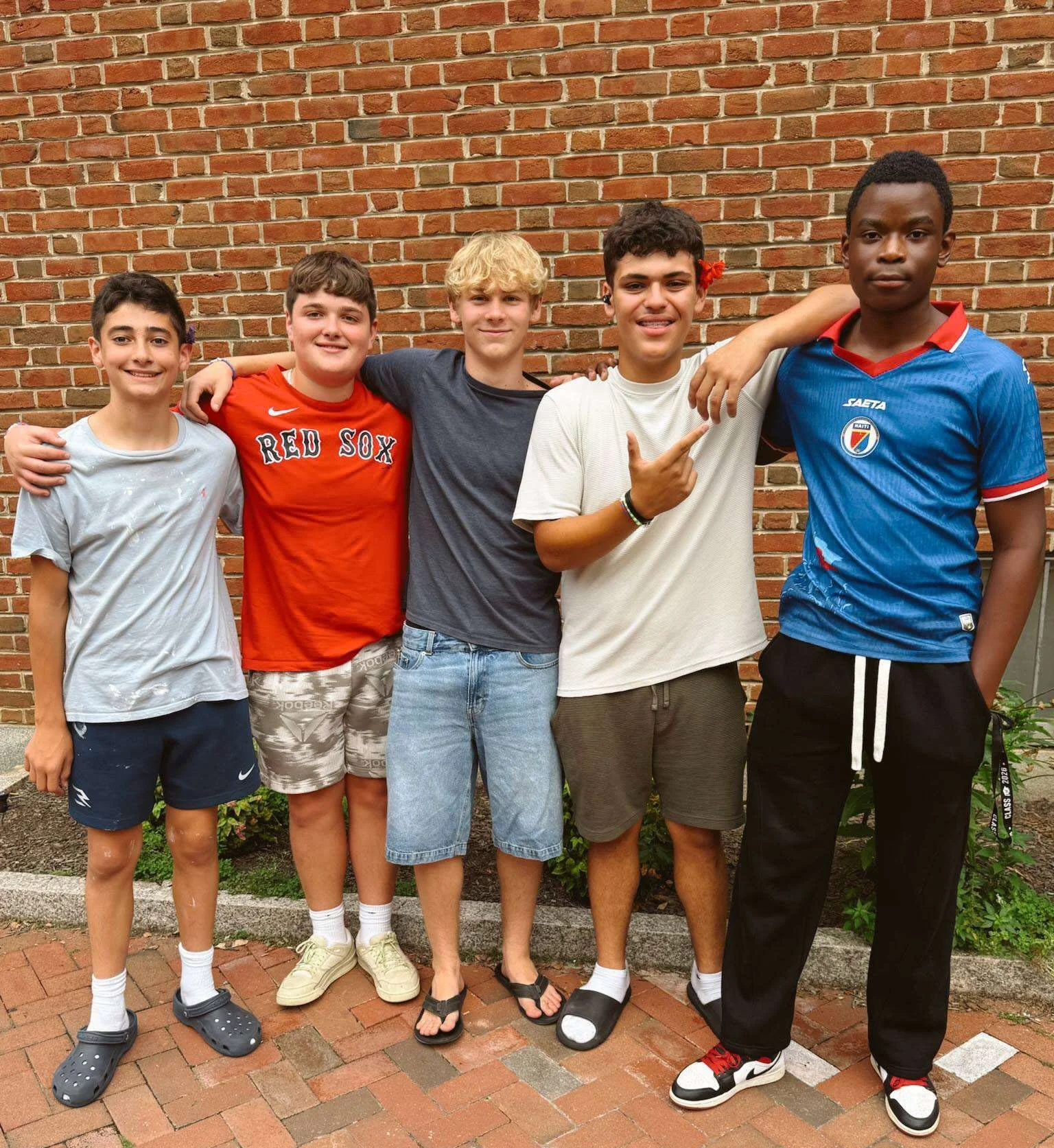 students volunteer at the Philly Project