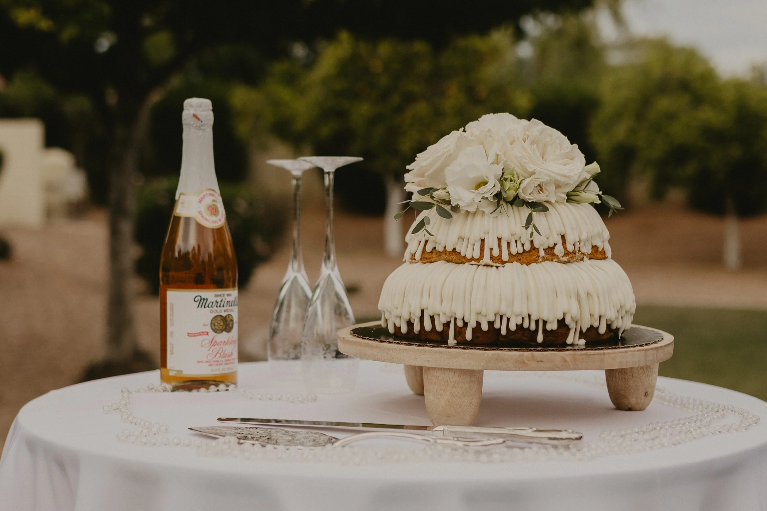 cake florals by Wild Spirit Floral
