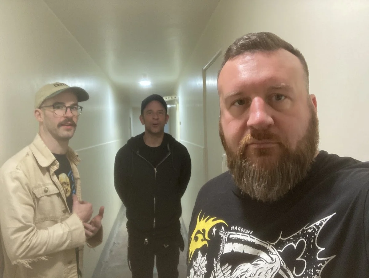 AGE OUT PRESS FOTO.jpg