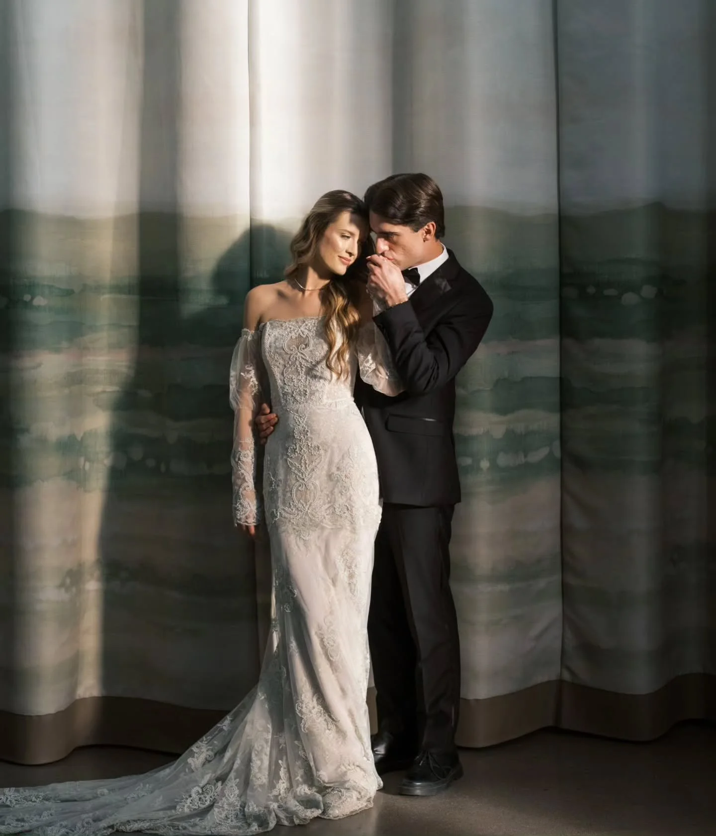 From architectural ceremony spaces to refined interiors made for editorial portraits, the Appellation in Healdsburg is a dream for couples who value design and experience.
If you&rsquo;re dreaming of a wedding that feels elevated yet deeply personal,