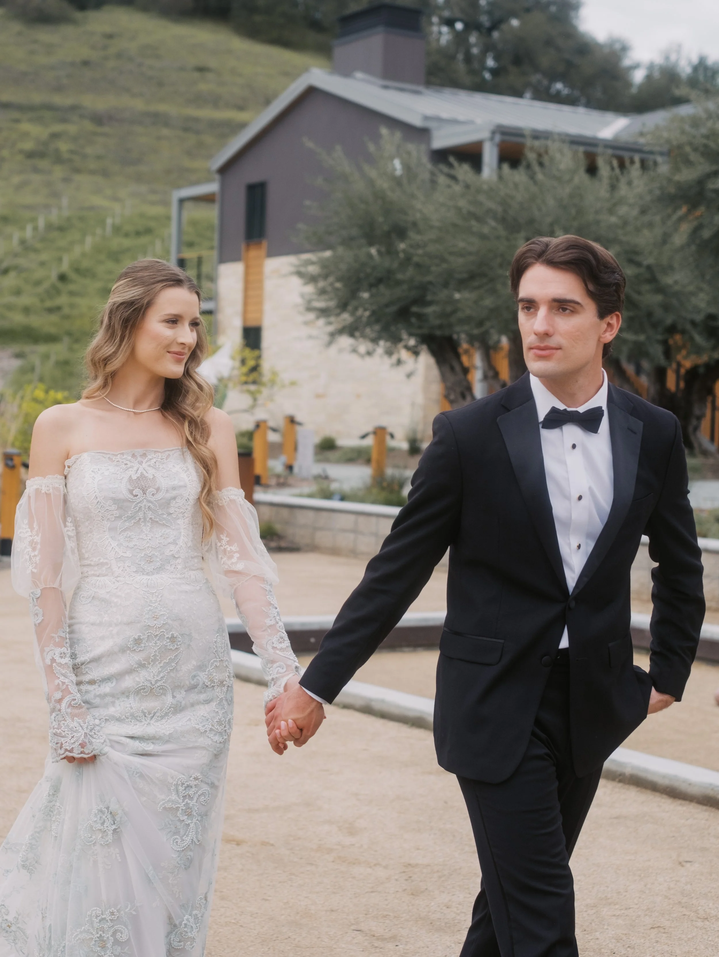 Couple walking vineyard grounds at Appellation Healdsburg, Healdsburg CA