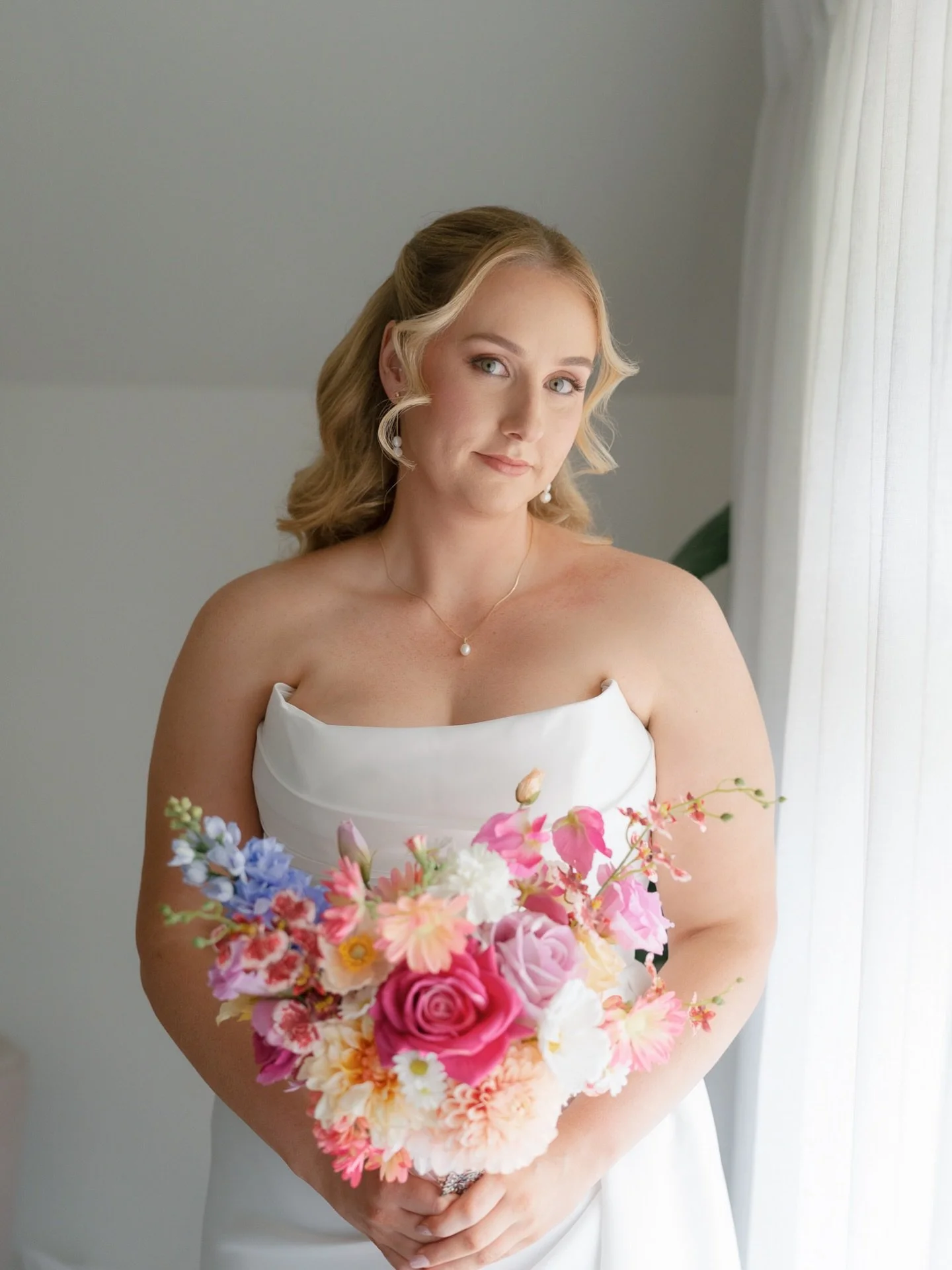 A moment of stillness before Lauren&rsquo;s day 

-

#perthweddingphotographer #australianweddingphotographer