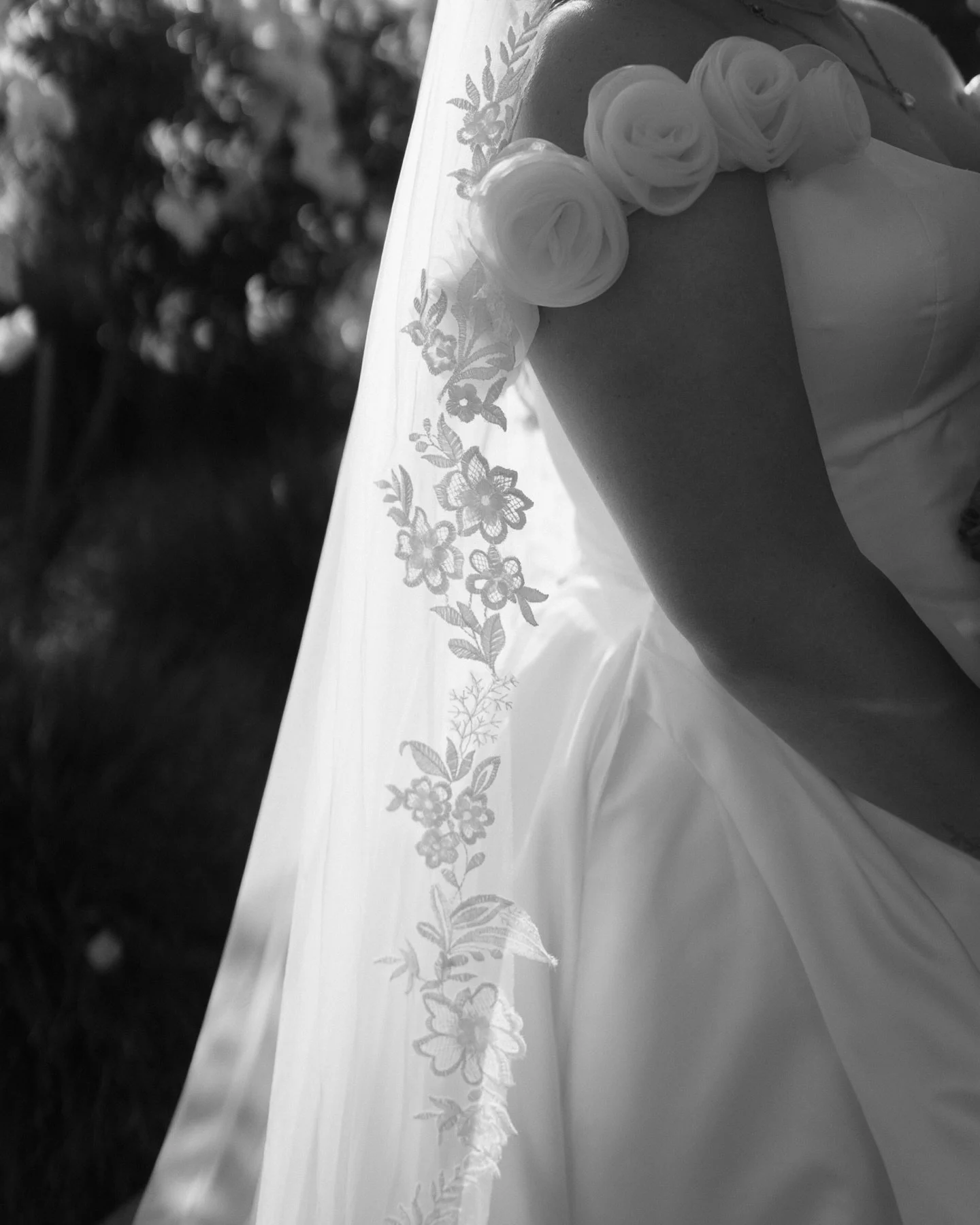 More favourites from Laine &amp; Grant&rsquo;s wedding day at Masonmill 🖤

Ft.
Photographer @leahgoodmanphotography 
Celebrant @celebrant.cel 
Venue @masonmillweddings 
DJ/Singer &amp; MC @bronteacoustic 
Dress @luvbridal 
Flowers @kisschaseywedding