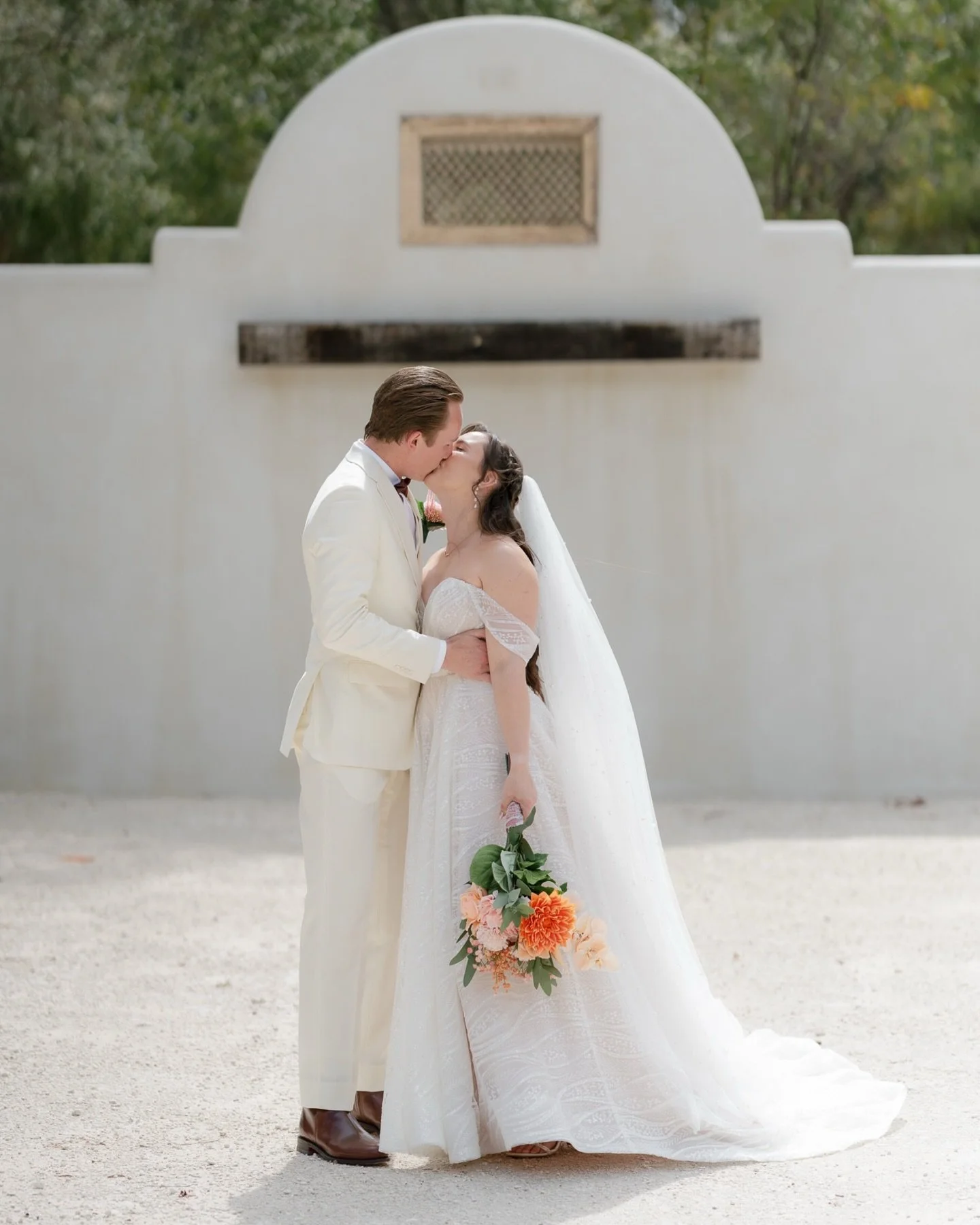 Orsolya &amp; Harrison | 27.11.2025 

Such an incredible wedding day celebrating their love at Solitaire homestead 

The team:
Photographer @leahgoodmanphotography 
Celebrant @ceremonies.with.love 
Venue @solitaire_homestead_weddings 
Hair @merakionb