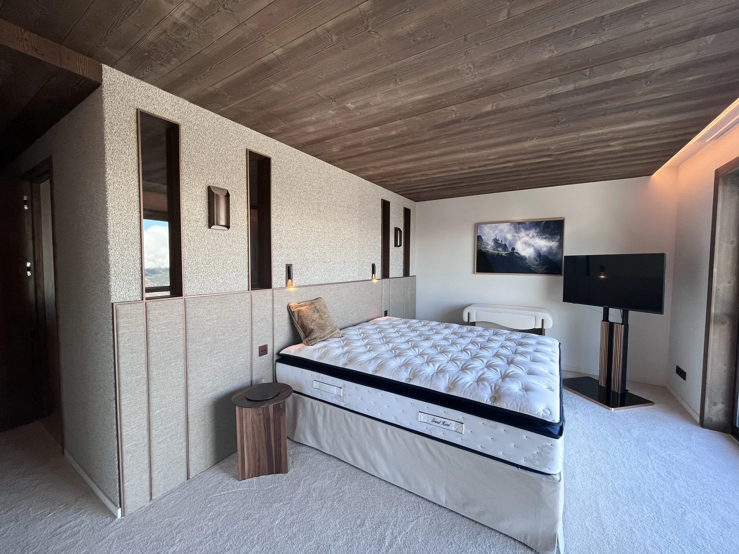 20251030_095457642_iOS 1.jpeg