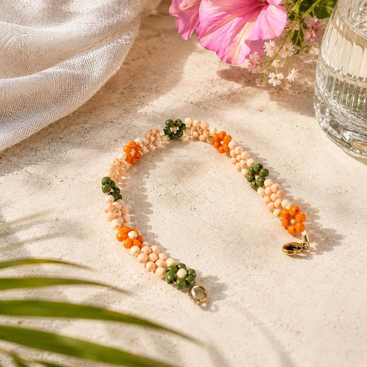 Blumenarmband aus Perlen (1).jpeg
