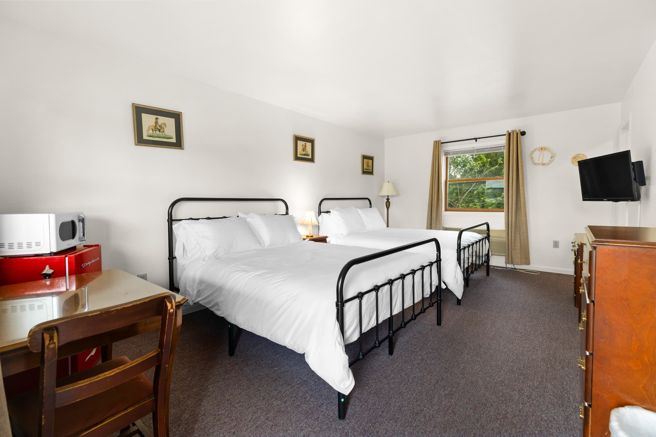 Clean and comfortable motel room near Cooperstown with two beds and a kitchen