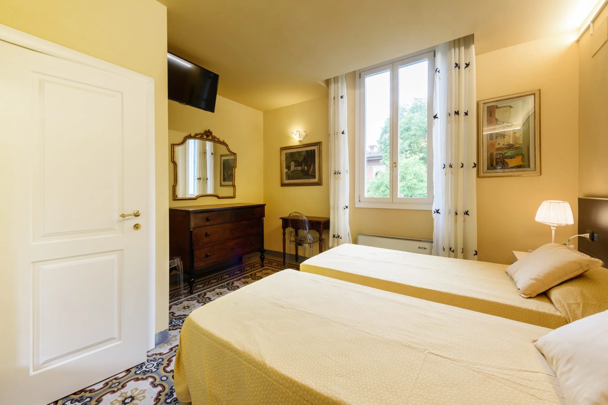 Bedroom 7 (2x single beds).jpeg