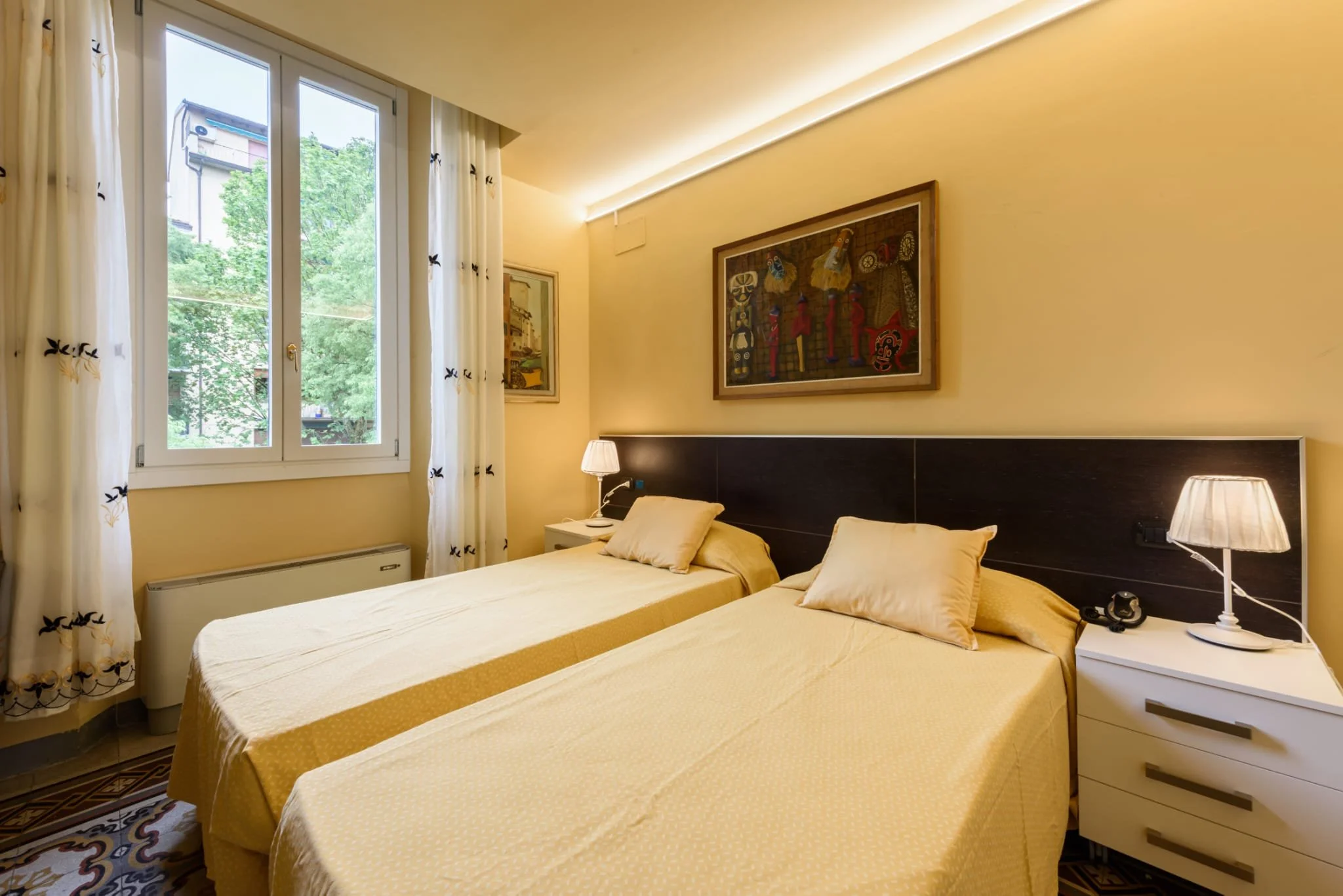 Bedroom 8 (2x single beds).jpeg