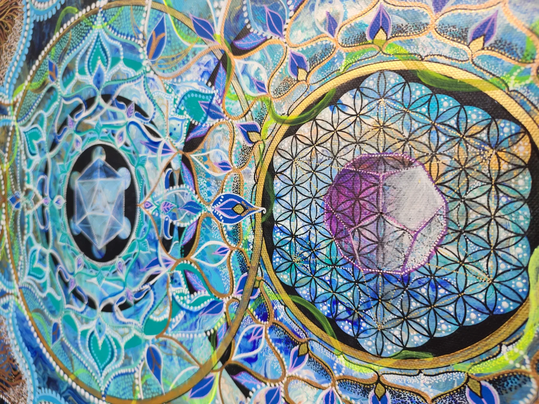 Détail de "5 elements" : Peinture visionnaire abstraite représentant les éléments Eau et Ether en solide de platon, formes organiques intriquées réalisée à la peinture acrylique sur toile par l’artiste Tom Dusauvage.