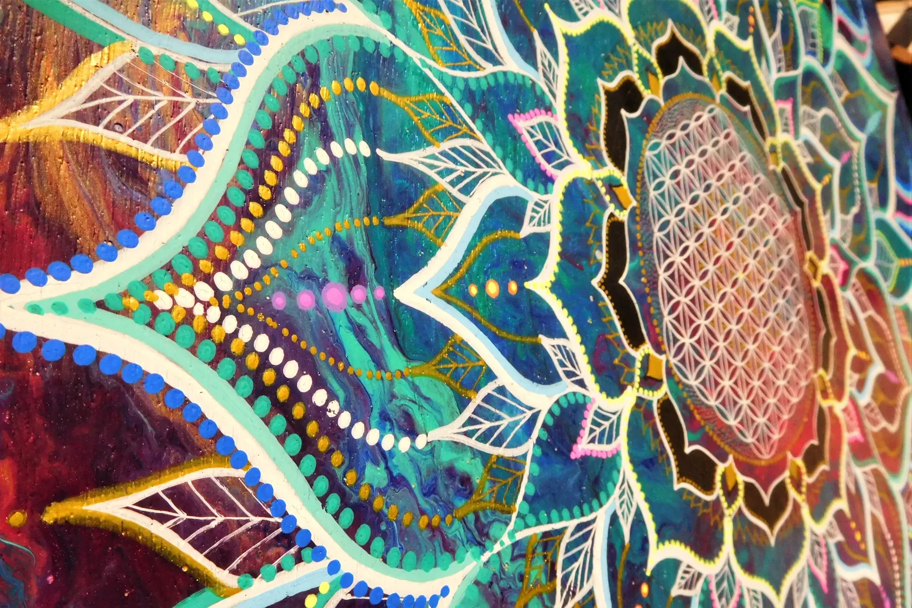 Détails de l'oeuvre "Compassion" : Peinture abstraite visionnaire par Tom Dusauvage. une fleur de vie et des formes organiques et harmonieuses issues de la géométrie sacrée.