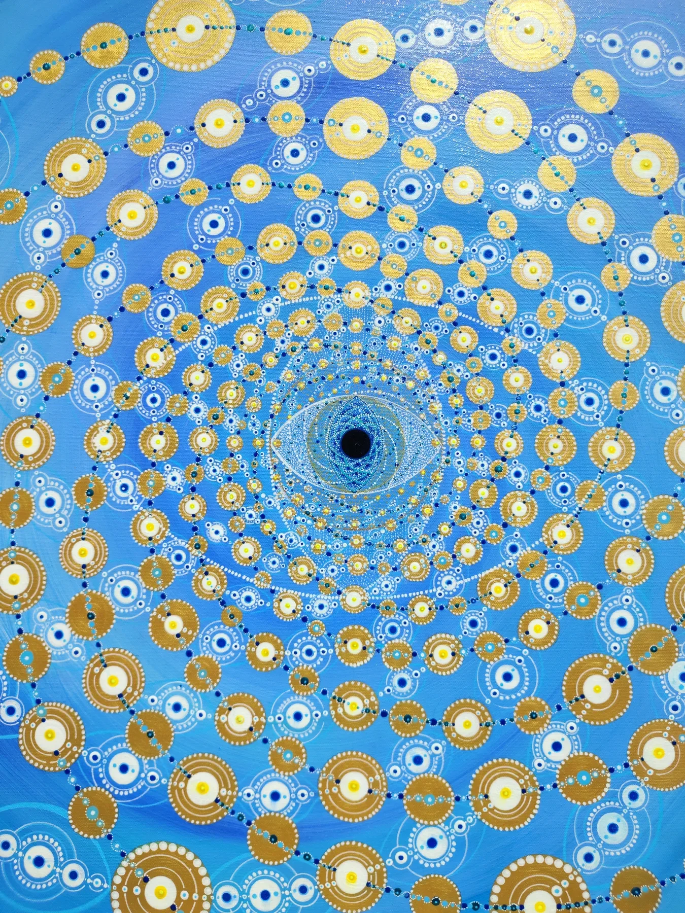 Détails de "Origine" Peinture visionnaire abstraite représentant un mandala spiralé évoluant autour d'un oeil central, couleurs bleu et or, acrylique sur toile de Tom Dusauvage.