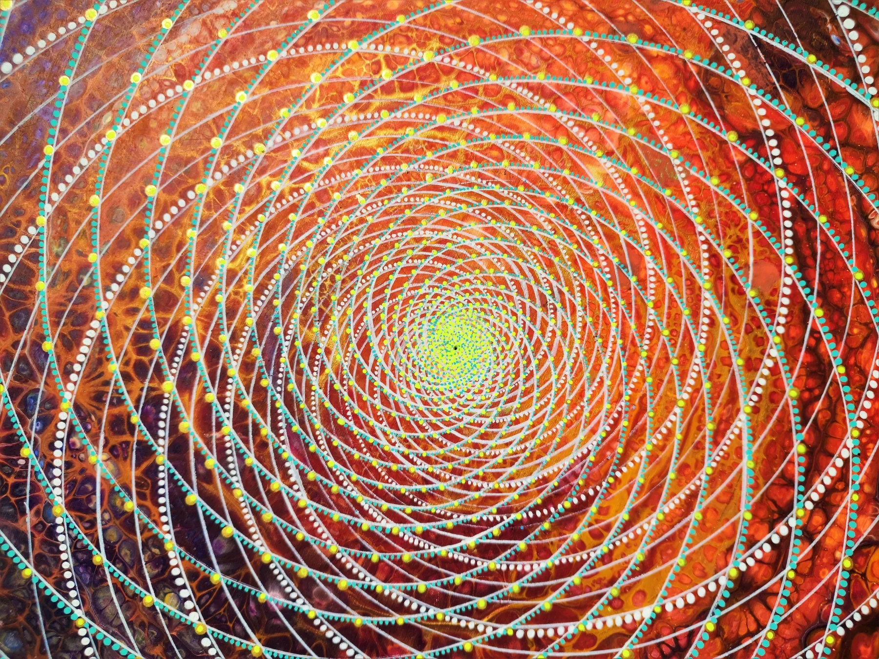Détail de "Galactis" oeuvre visionnaire de Tom Dusauvage. Vortex coloré avec des spirales et des motifs en dégradé de couleurs chaudes évoquant un effet hypnotique ou un tunnel lumineux. 