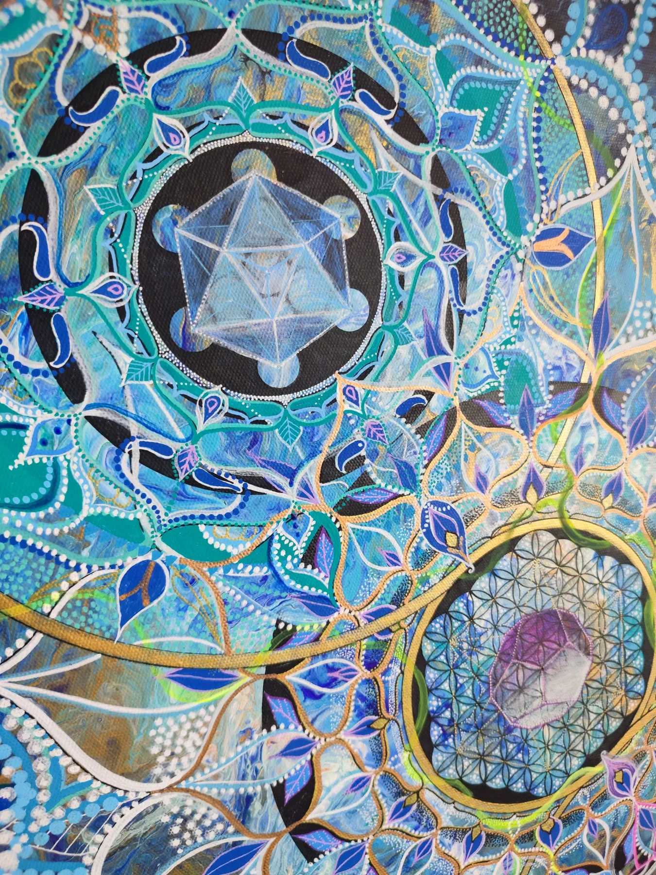 Détail de "5 elements" : Peinture visionnaire abstraite représentant l'élément Eau et Ether en solide de platon, formes organiques intriquées réalisée à la peinture acrylique sur toile par l’artiste Tom Dusauvage.