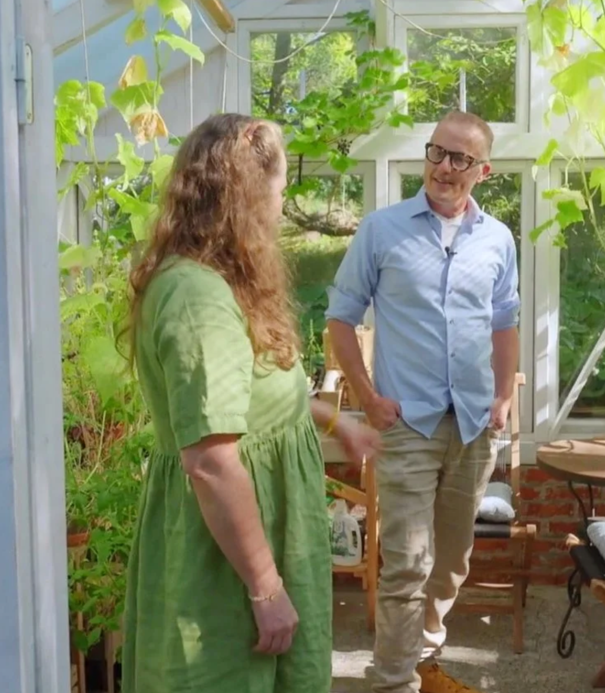 Se hagedokumentar på tv Paradisets hage. Du kan se et innslag fra hagen vår helt i starten og mot slutten av filmen, som utforsker hvordan norske hager har forandret seg de siste 50 årene – fra frodige nyttehager til dagens plenlandskap. Vår hage er 