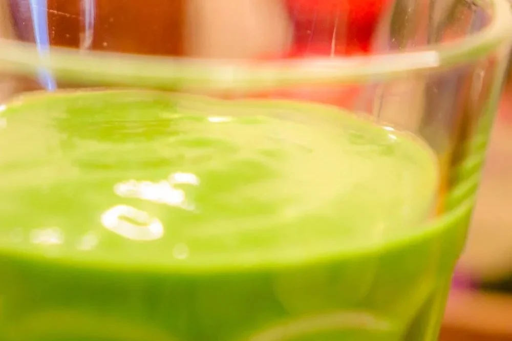 Grønn smoothie med avocado og spinat