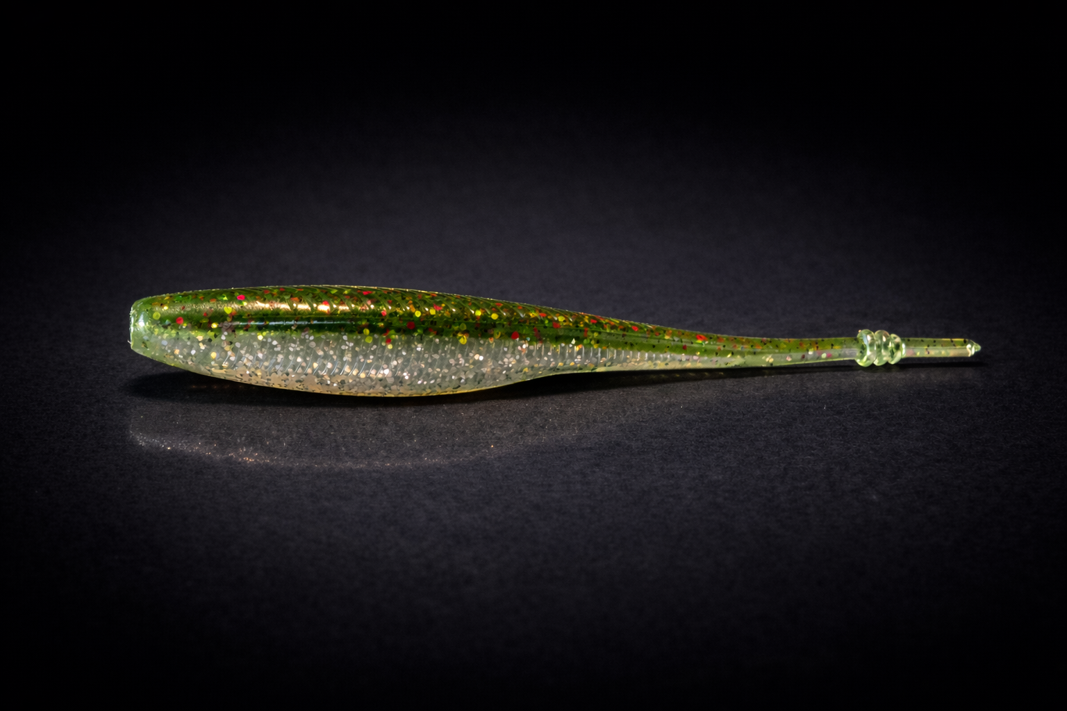 Fishing lure with glittering details.png