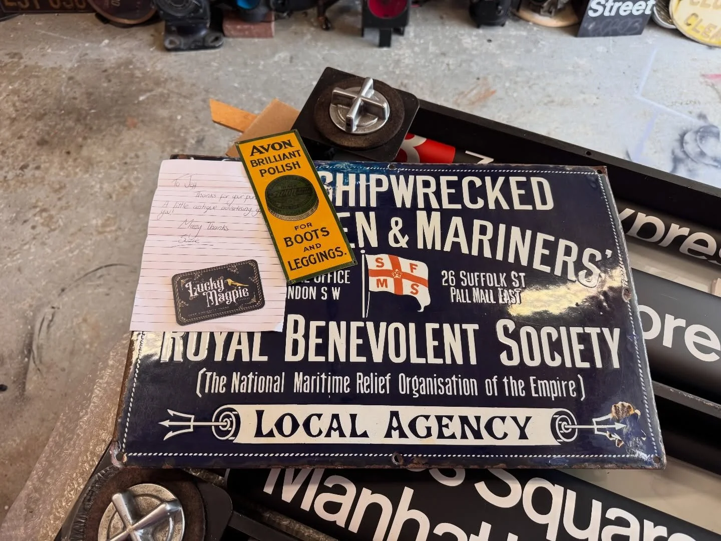 I was working In the shop and the post man rang&hellip; bam!  Got my sign from Suzi @theluckymagpiesalvage  Thanks for the xtra gift and fast shipping! Cheers!